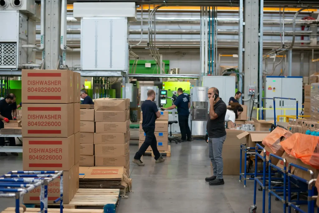Productiearbeiders van Rumex in de assamblagesector